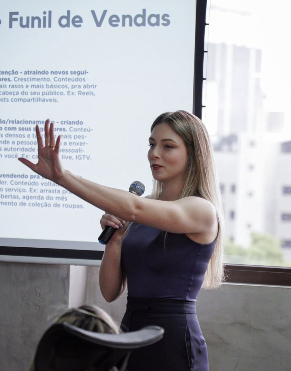 Aline Kalinoski